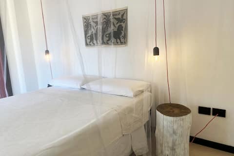 A 2-minute walk to the beach