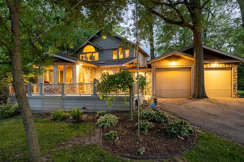 3 Bedroom, 2.5 Bathroom Home with Lake View
