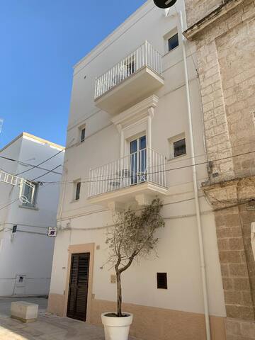 Il Gelso Bianco, luxury pool apartment gallery image 4