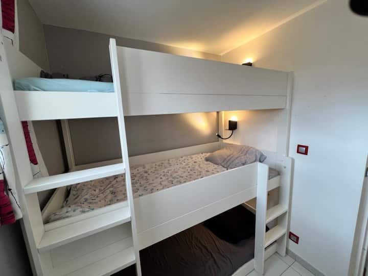 Schlafzimmer 2 mit Dreibett-Etagenbetten