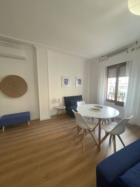 Blanco and Añil Plaza in Valdepeñas. Apartament Añil