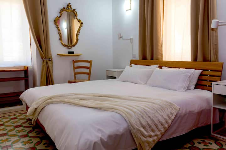 1 Queen bedroom apartment in Birgu, Vittoriosa