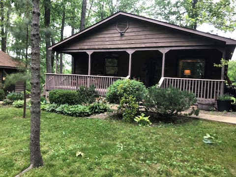 Relaxing 3B cabin- 15 min walk to the Black River!