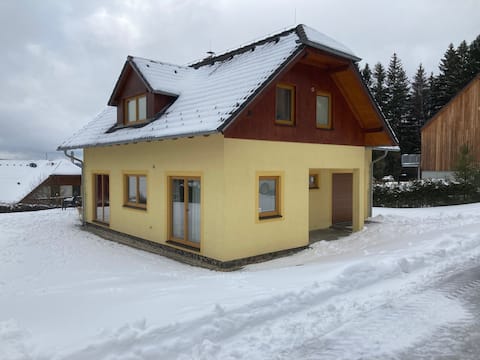 Top performing Airbnb: Cozy house with wood-burning stove and beautiful views in Vyšší Brod