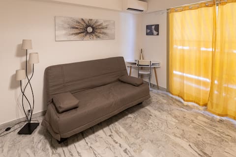 Top Airbnb: Antibes Center, very nice F1 33M² in Antibes