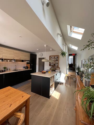 Stylish 5-Bed East London House at Tube