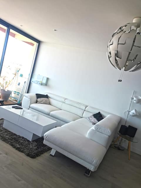 Popular Airbnb listing: Best view of Palavas. 4 bay windows with sea view in Palavas Les Flots