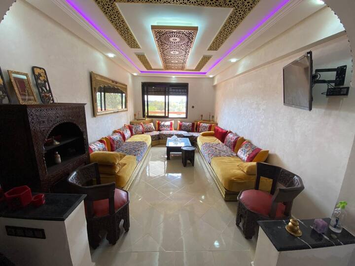 Lovely place with parking and pool Vacation homes for Rent in