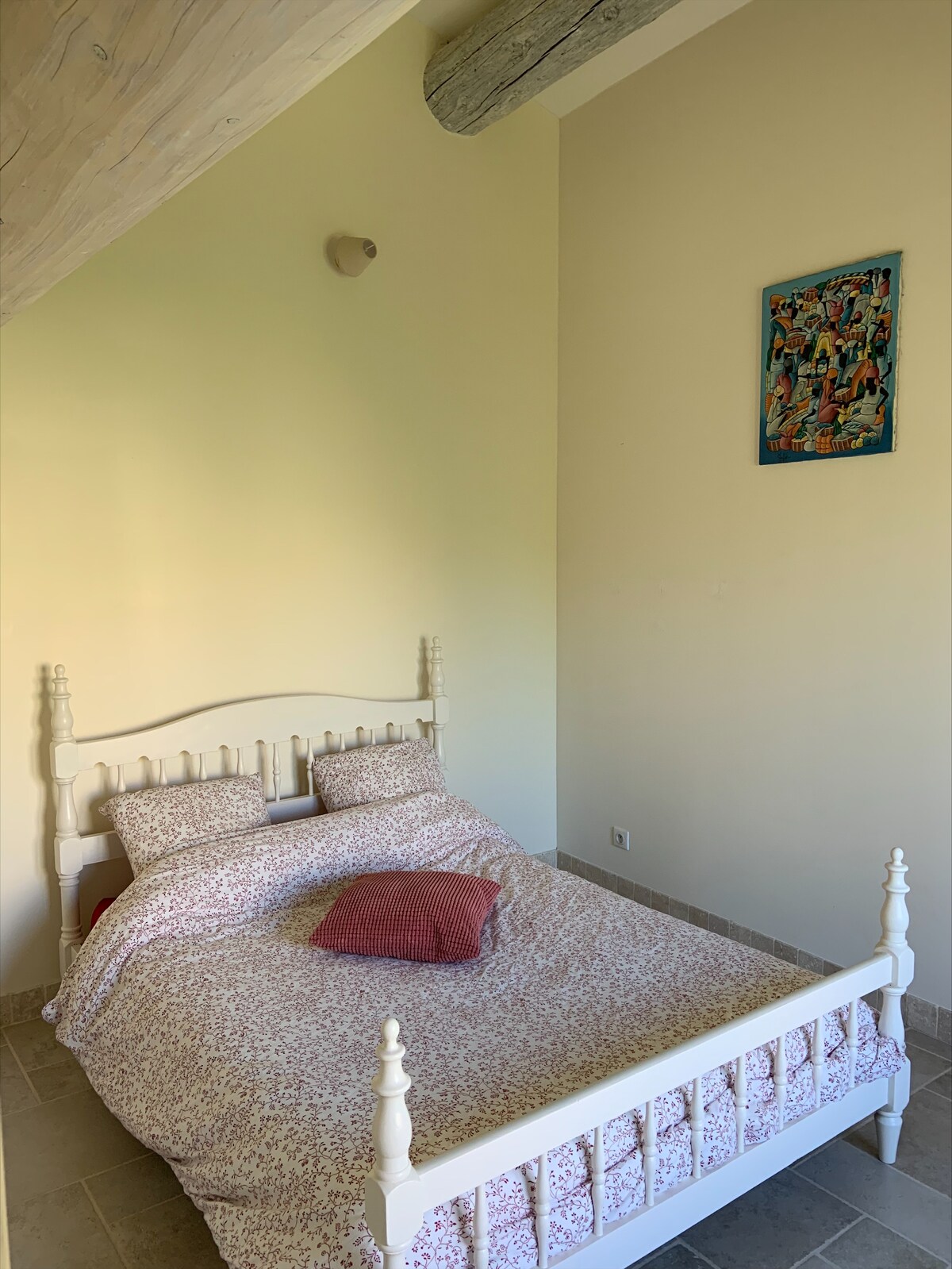 غرفة بسريرين، مكيفة الهواء.