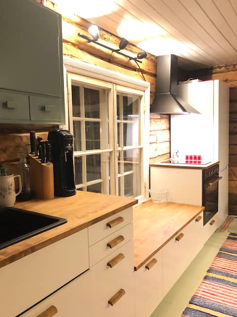 Top Airbnb: Hirsimökki rantatontilla in Ruuhijärvi