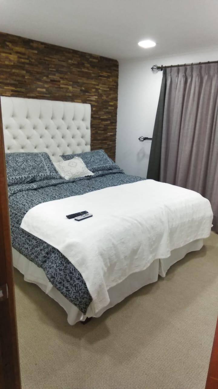 クイーンベッドを備えた快適なダブルルームには、テレビと美しい景色が備わっており、ご滞在中に楽しめます。1階にあります。