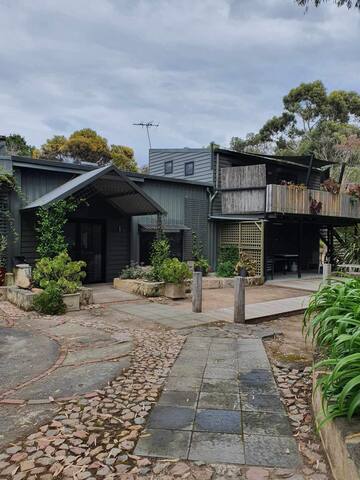 Lacabane Retreat – Gum Tree House