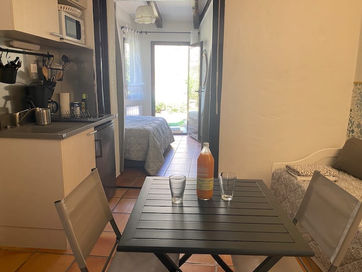 Petit Gîte De Charme Avec Piscine - Chabeuil
