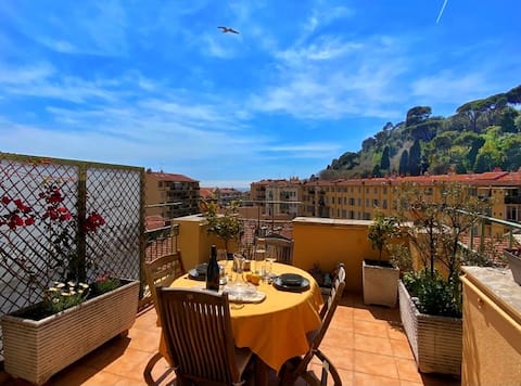 Popular Airbnb listing: New Fabulous T2, spacious terrace, Nice's Port in Garibaldi