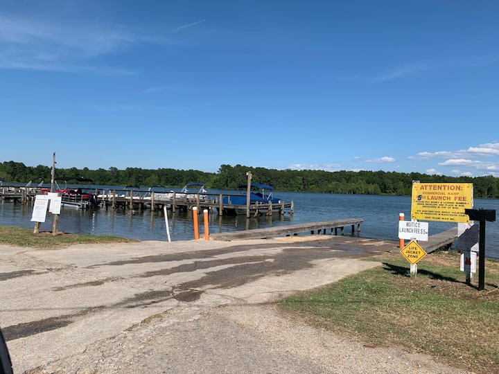 Spacious fishing house in the heart of goat island Houses for Rent in Summerton, South