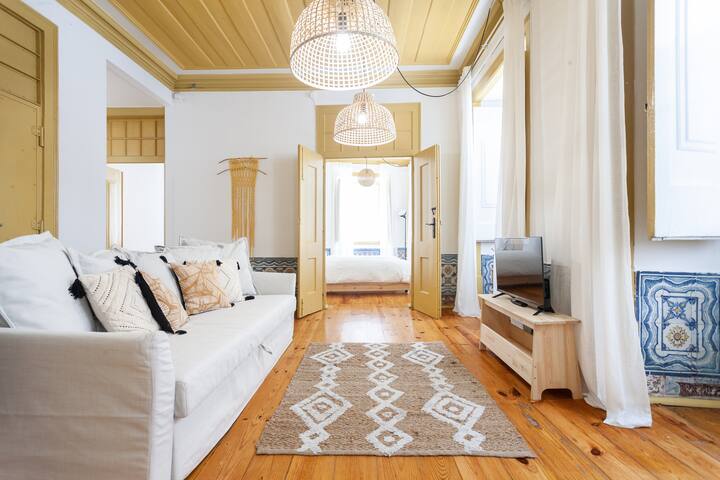 Yellow Tiles in City Center gallery image 2