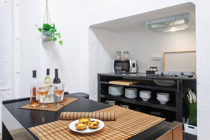 Yellow Tiles in City Center gallery image 5