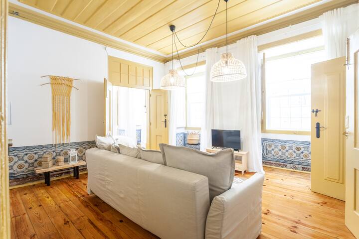 Yellow Tiles in City Center gallery image 4