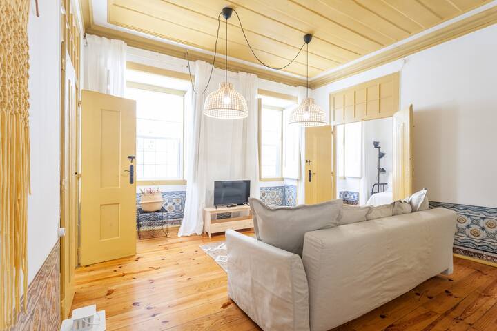 Yellow Tiles in City Center gallery image 3