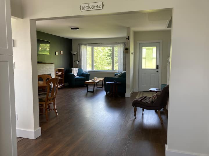 Nan’s Place, Cosy 4 Bedroom Home With Fireplace - Clarenville