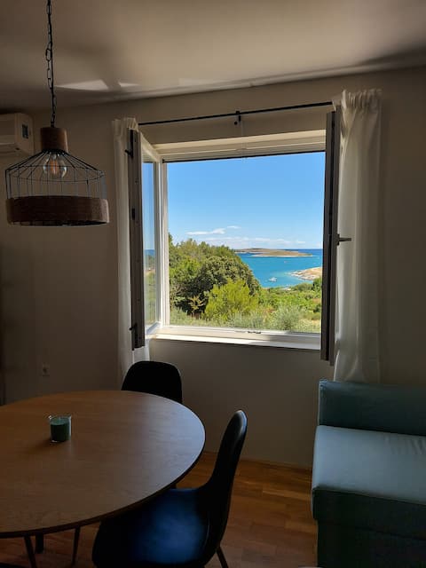 Modern apartment in the first row to the sea