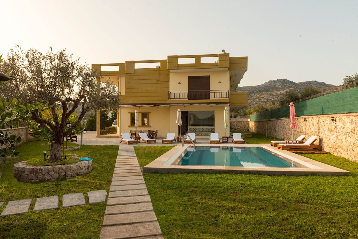 Southern Aegean Vacation Rentals with an Accessible Height Bed - Greece |  Airbnb