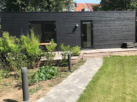 New nice annex close to the city center. Free parking.