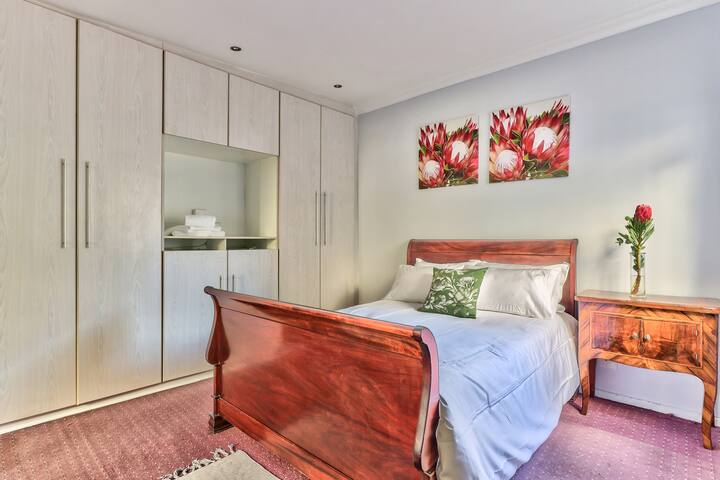 SA Shores- 4 bedroom home with pool & BBQ gallery image 3