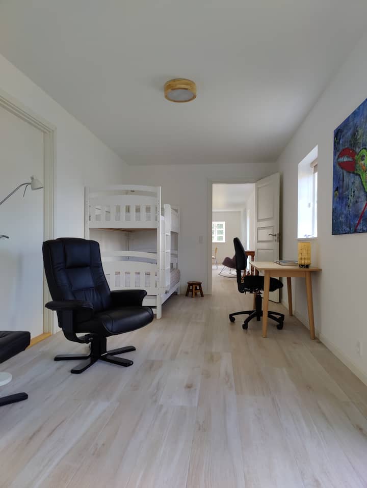 Стая с двуетажно легло