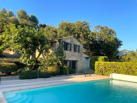 Provencal house between the sea and Verdon