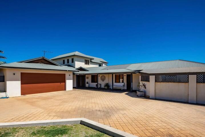 Red Bluff Coastal Retreat gallery image 3