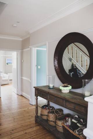 Stunning 5 bed family home in beautiful Barnes