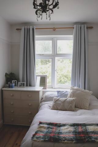 Stunning 5 bed family home in beautiful Barnes gallery image 4