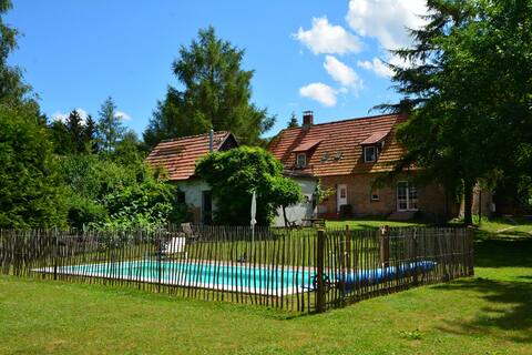 Old Kate with pool