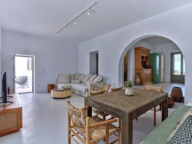 Siora of Paros – Amiralis