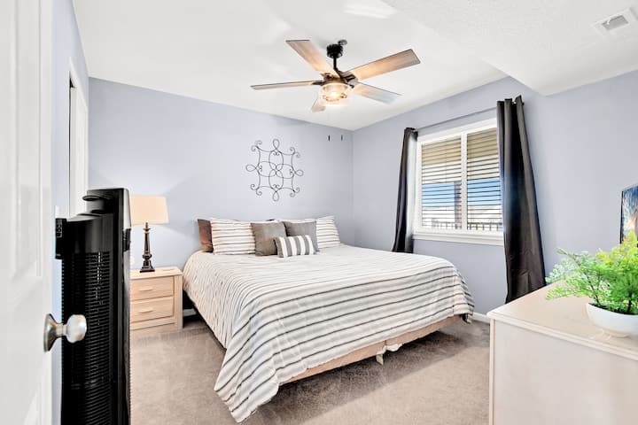 Dhomë gjumi e lirë me krevat dopio "king".