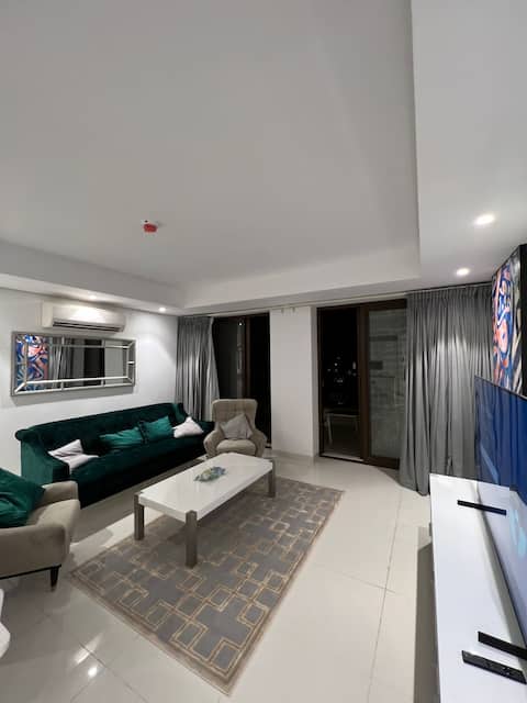 3 bedroom apartment that overlooks the sea side