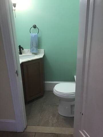 Sunny 3+ bedrooms on East Side of Providence, RI gallery image 4