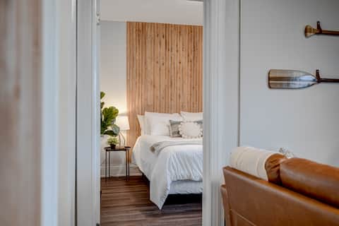 Luxury 1 Bedroom Apt In The *HEART* Of Orilla