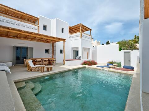 Siora of Paros Ammiralis & Castelis