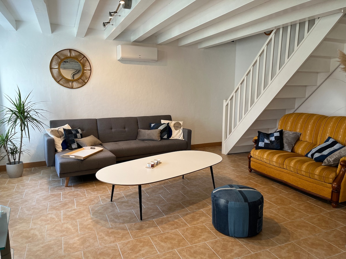 Annuncio Airbnb popolare: Castel Silence: Air-conditioned – Secure Park – Swimming Pool a Charente Maritime