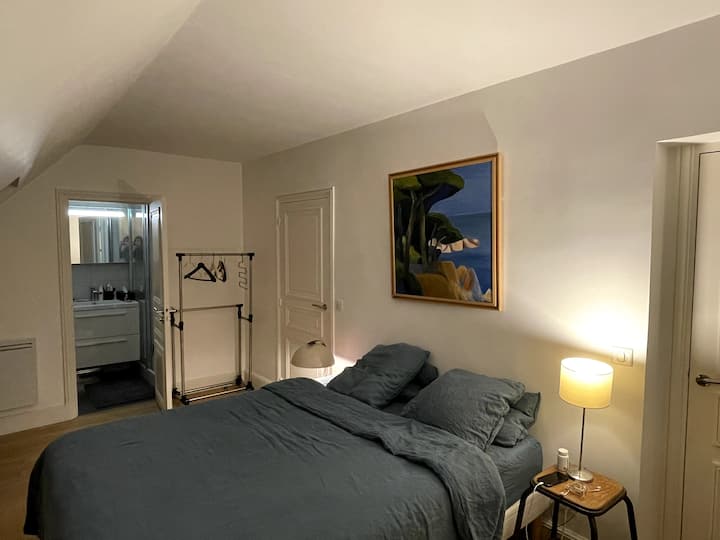 ห้องนอน 1 (เตียงคู่ขนาดควีนไซส์)