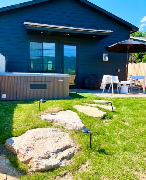 Blue Jay Guest House - Private Hot Tub