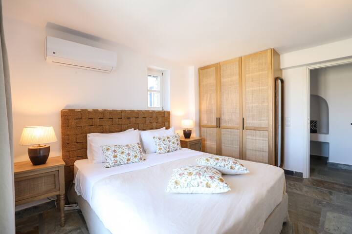 Villa Bayview on Elia beach, Mykonos gallery image 2