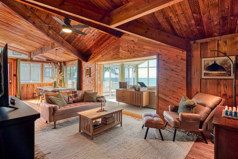 The Knotty Pine - Relaxing Lakefront Cottage