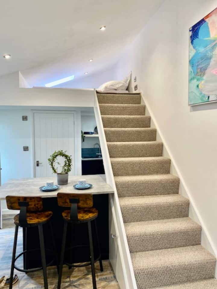 open stairs to loft bed note no head height 