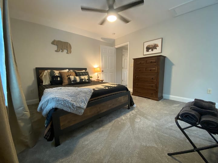 Upstairs bedroom with Queen sized memory foam mattress with both memory foam and hypo-allergenic goose down alternative pillows. 