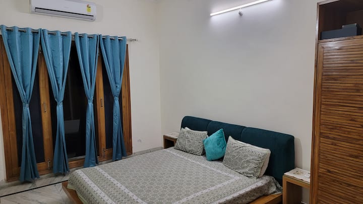 In My House - Clean & Well Lit Room With Lawn View - Patiala