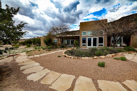 Santa Clara King Desert Suite