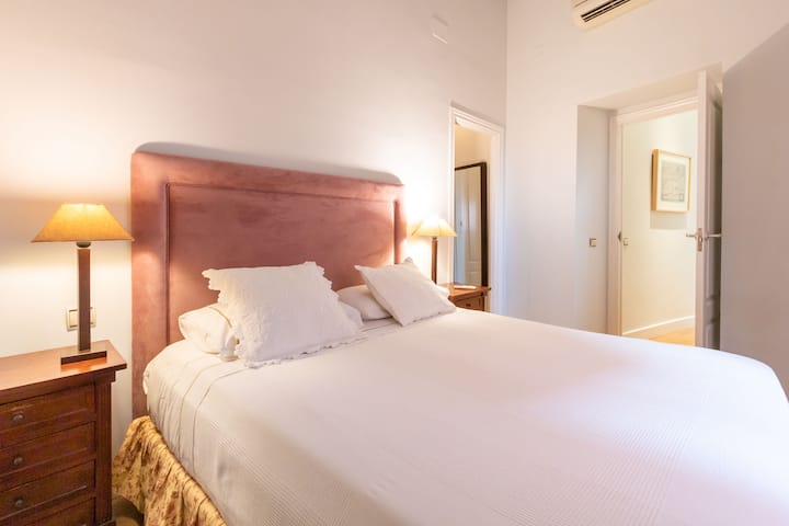 Პირველი საძინებელი სააბაზანოთი